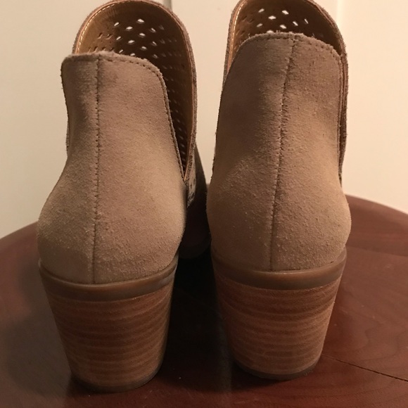NWOT LUCKY BRAND PERFORATED SUEDE BOOTIES SZ 6.5! - Picture 6 of 8